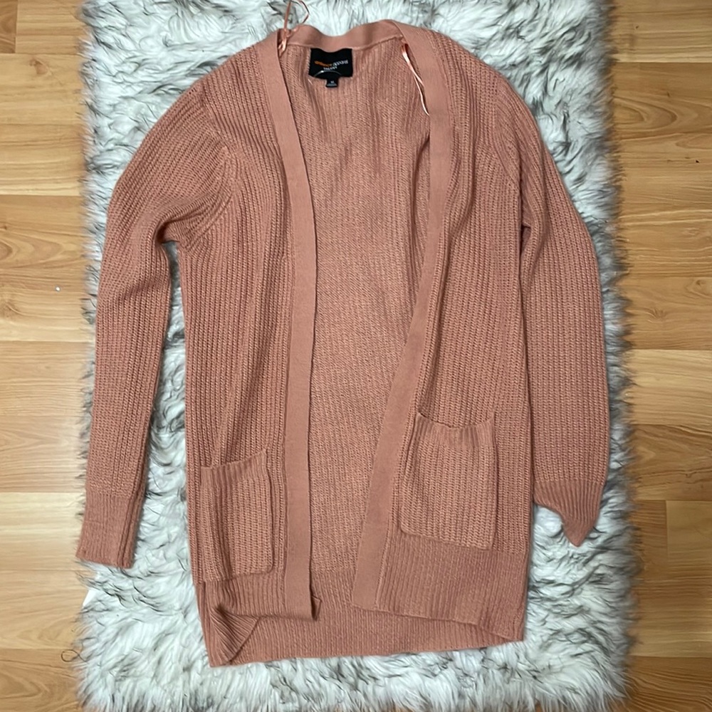 Pink cardigan, with pockets. Medium